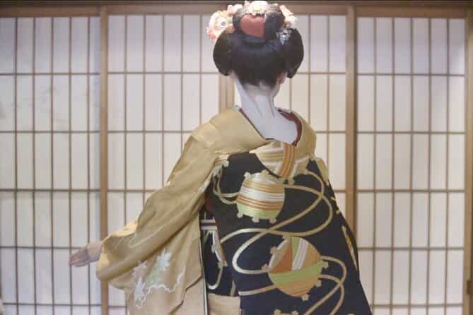 Tour: Private Geisha show with Maiko, an apprentice Geisha
