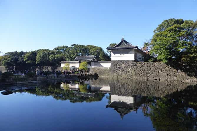 Tour: Imperial Palace East Garden and Edo Castle Tour