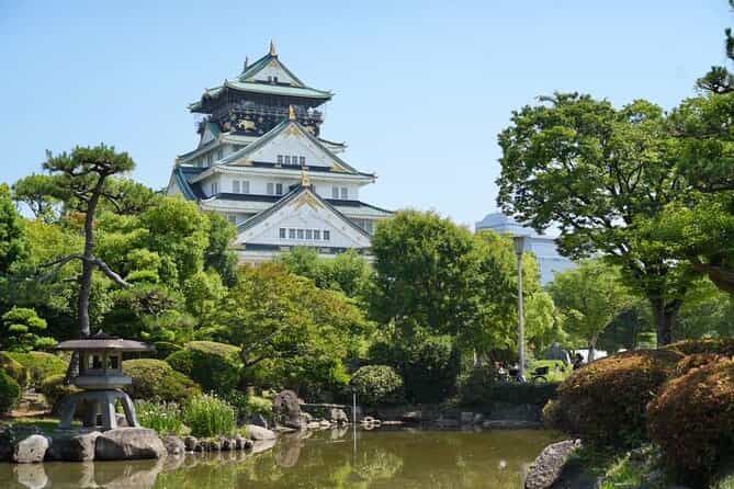 Tour: Osaka Castle Walking Tour