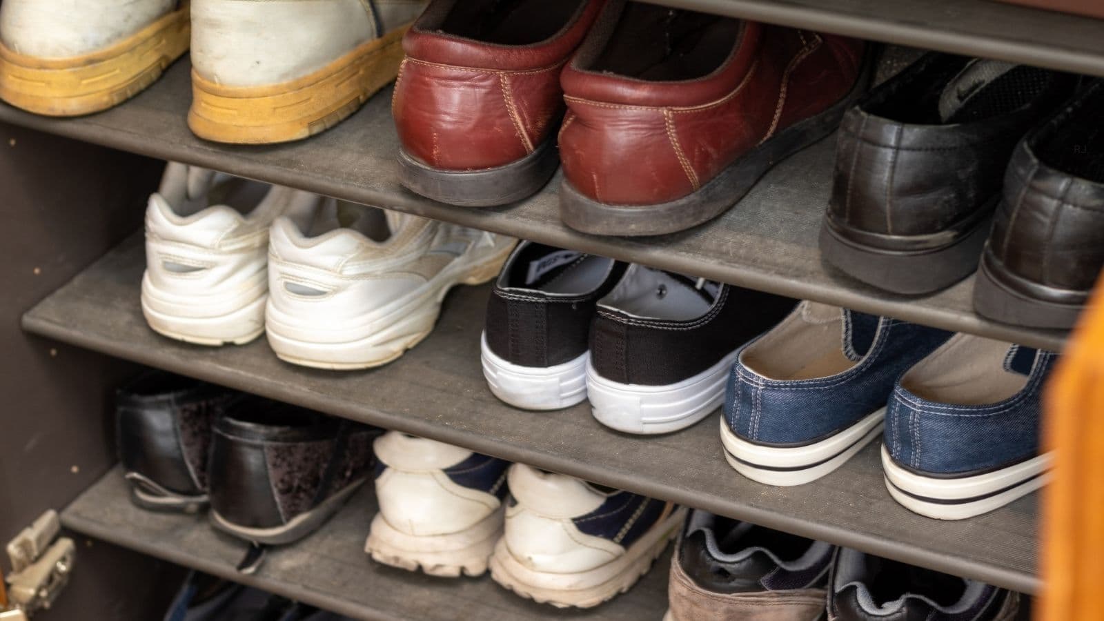 Japan Temple & Shrine Etiquette: Do I Take Off My Shoes?